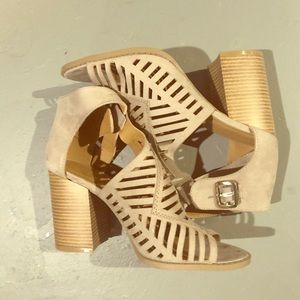 NIB Heeled sandals